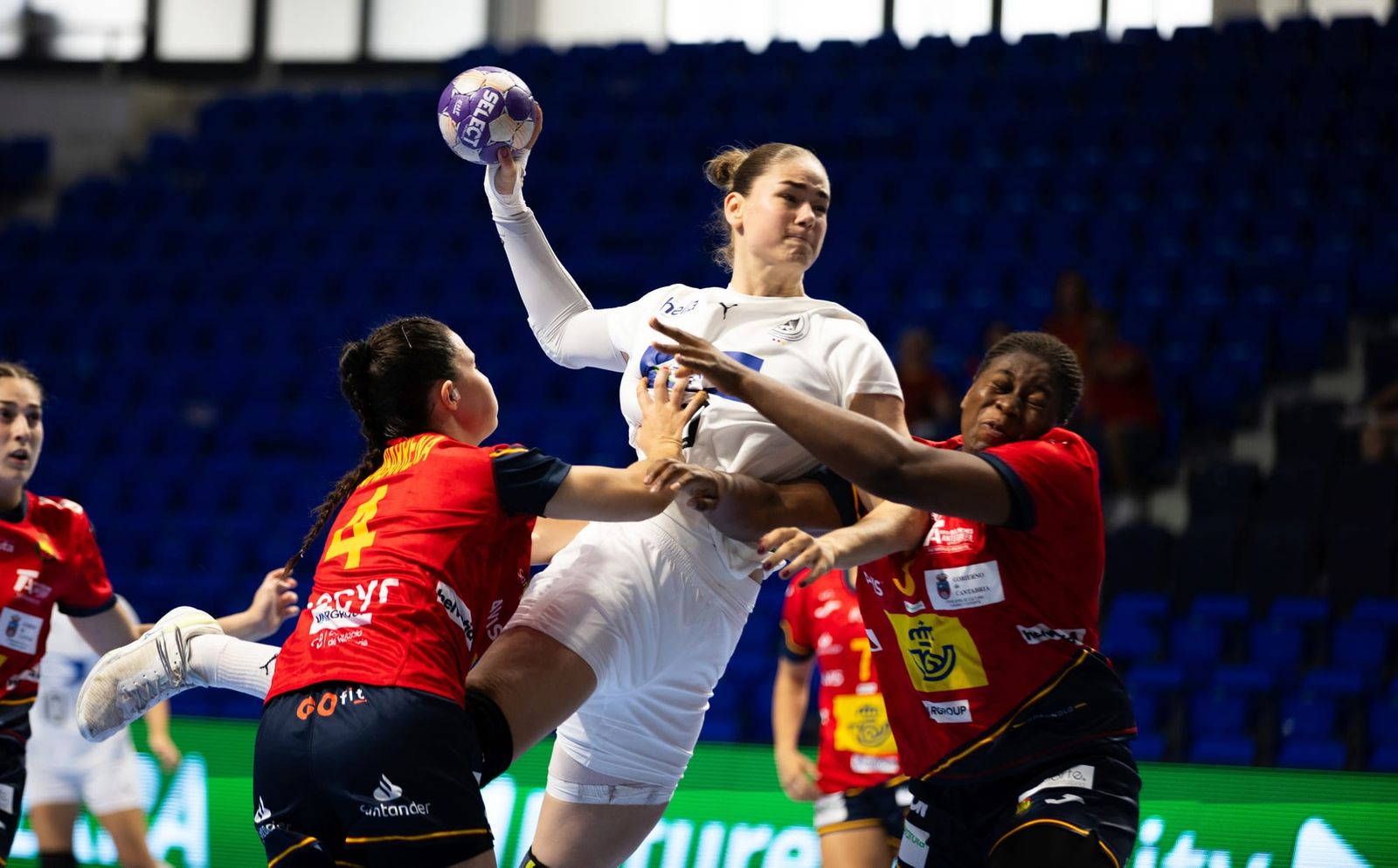 Krimi zum EM-Auftakt: Ein Punkt gegen den Weltmeister