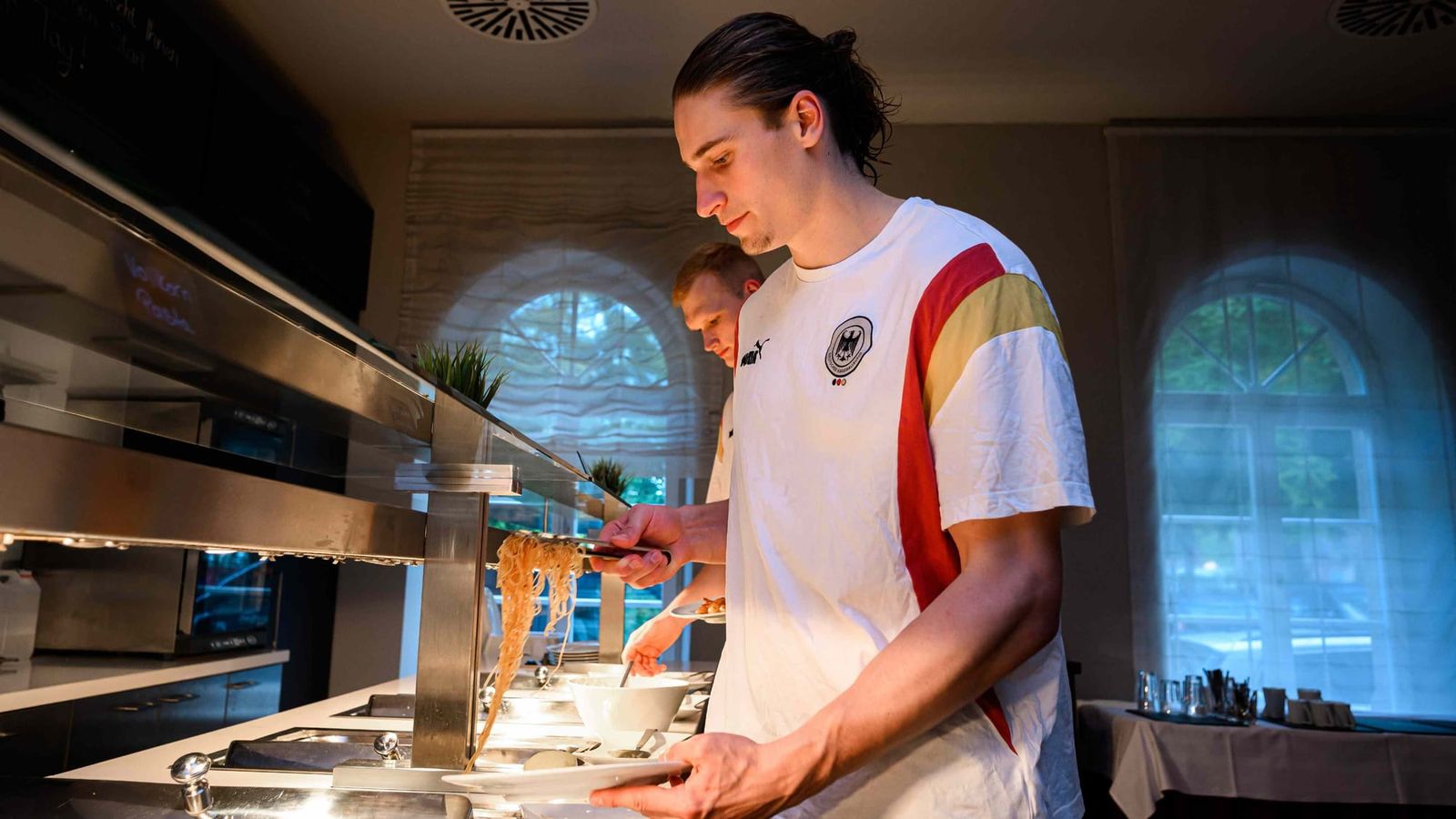 Rote Karte für … „Schlank = schnell?“ – Warum eine Diät direkt vor dem Saisonstart nicht sinnvoll ist