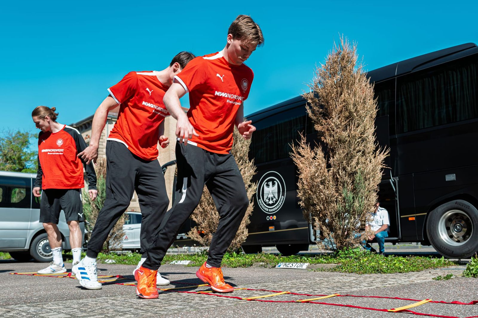 Mit leerem Magen läuft’s nicht besser – Warum Handballer vor dem Spiel essen sollten