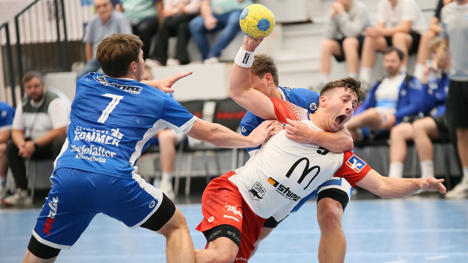 Duell der „Weißen Westen“ zwischen der SG Pforzheim-Eutingen und dem VfL Pfullingen