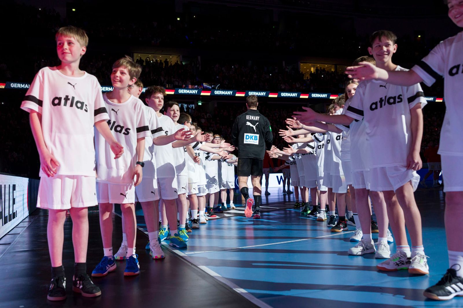 Mit ATLAS als Spalierkinder beim DHB-Länderspiel dabei sein