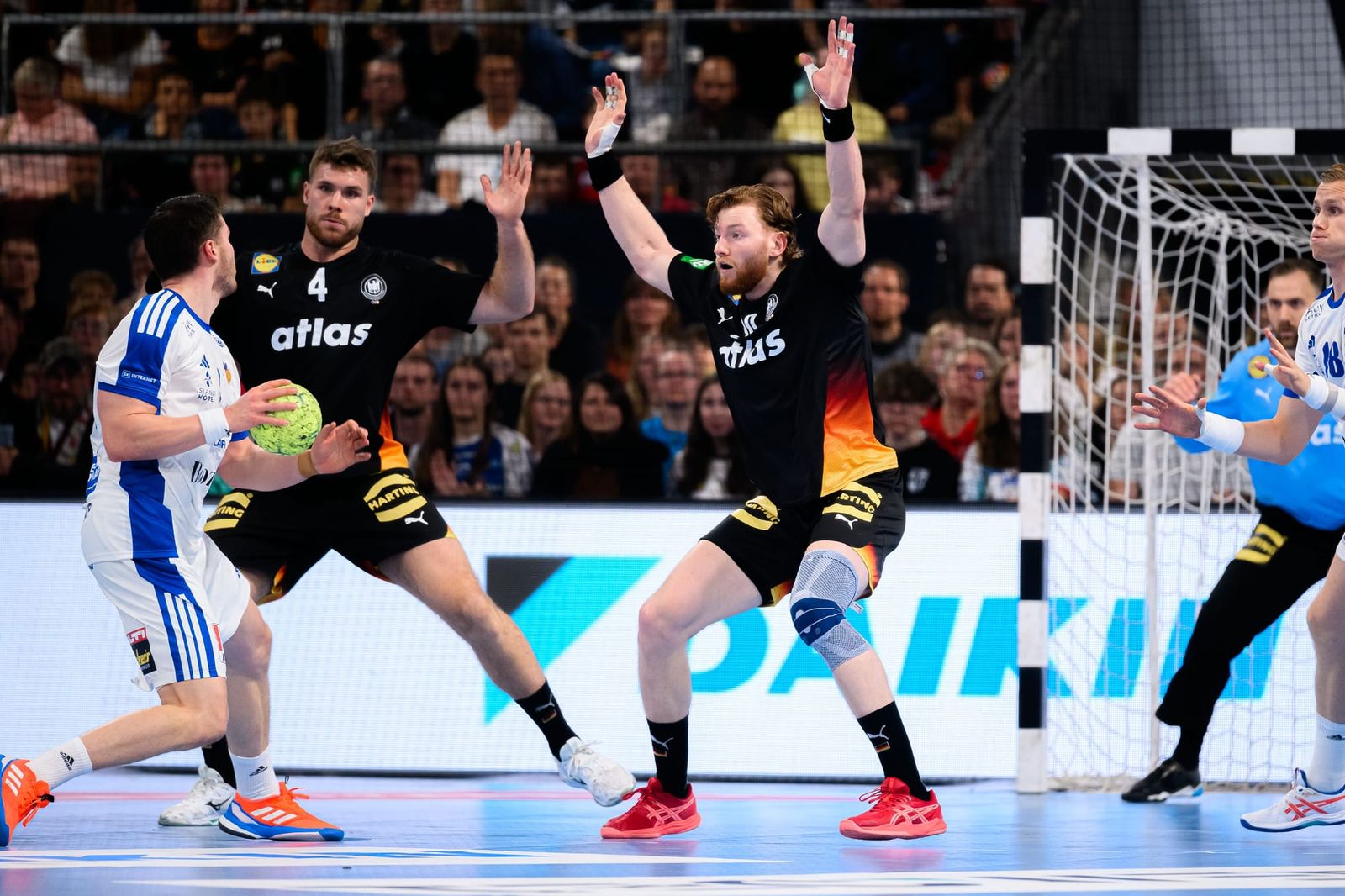 Große Premiere im SAP Garden, tolle Premiere von Kiesler