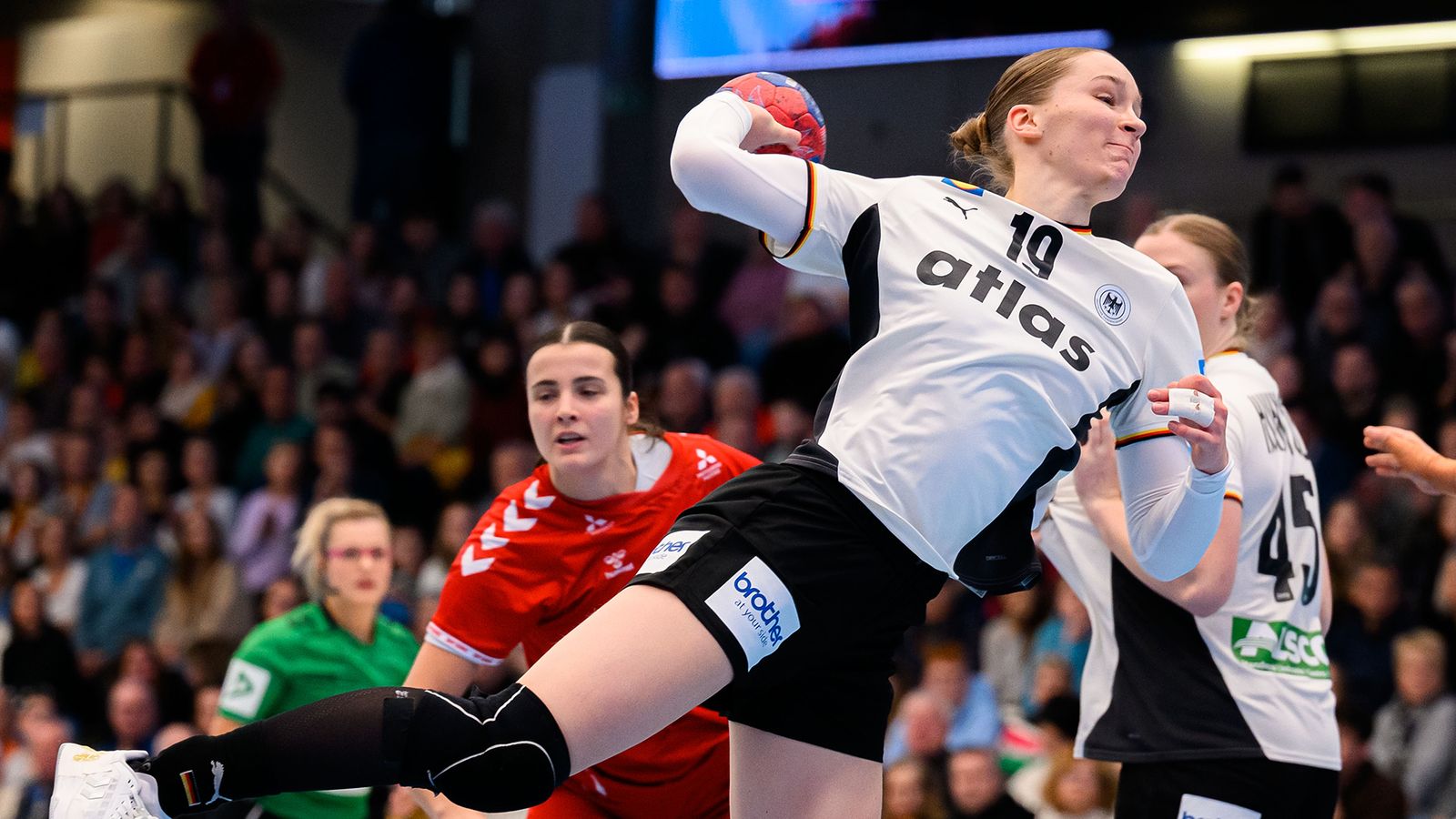 Wie ein "Meteorit": DHB-Debütantin Kühne will es weiter krachen lassen