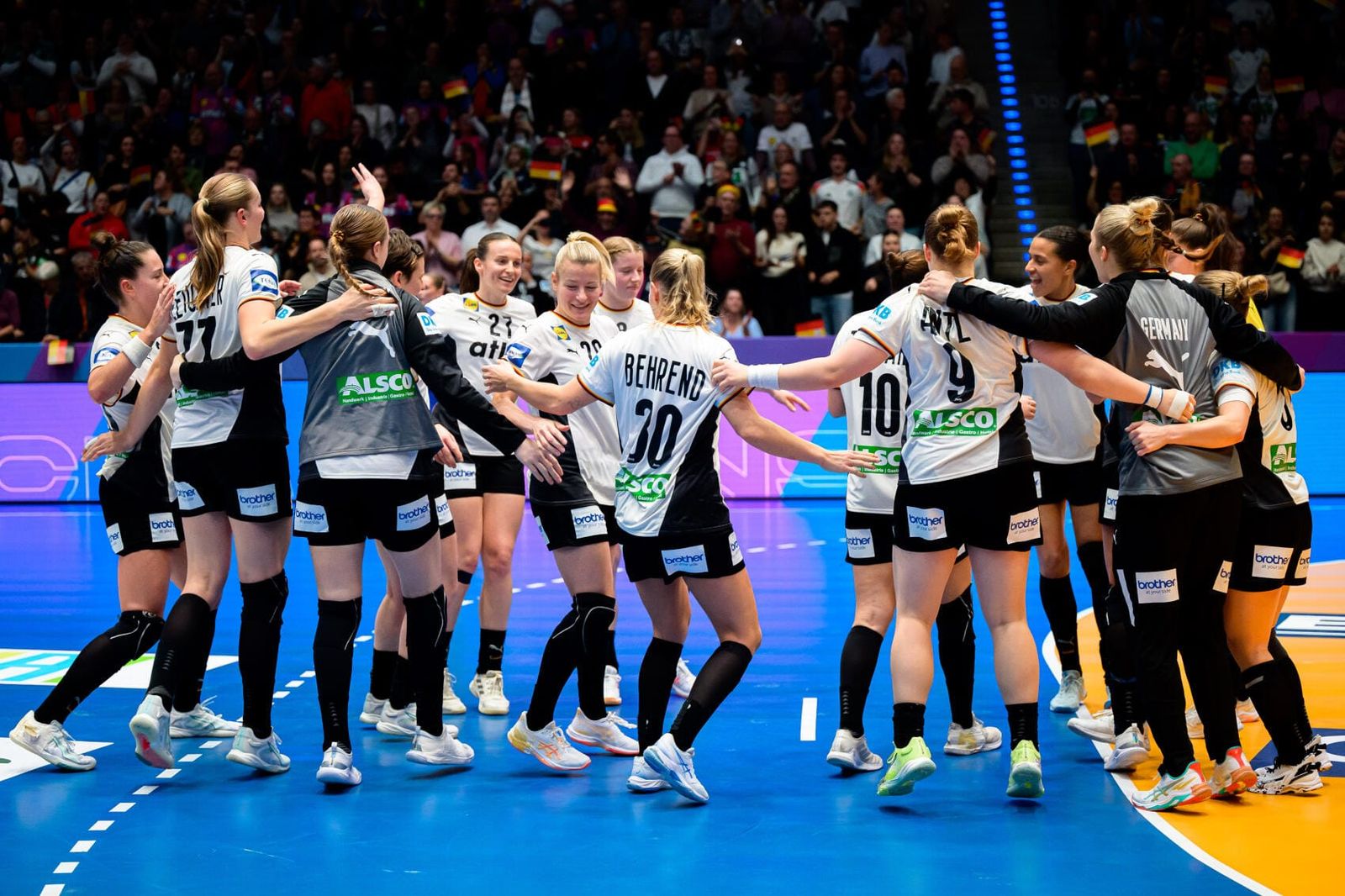 Heim-WM: DHB-Frauen starten mit Sieg ins Turnier