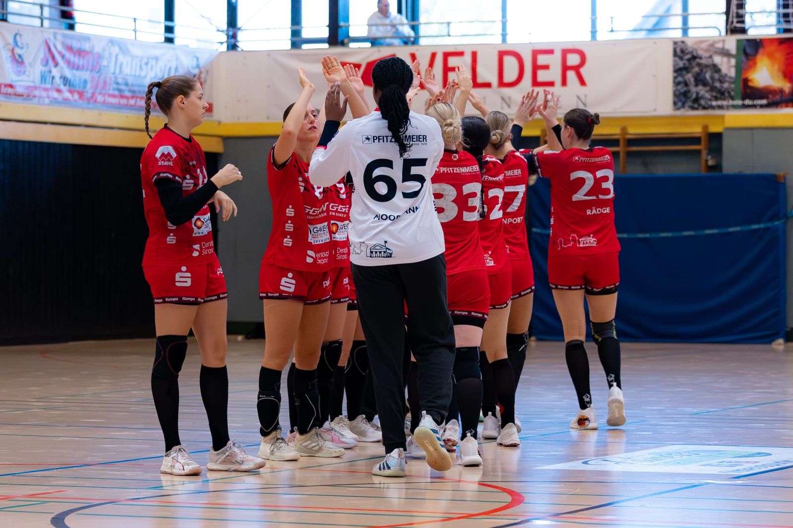 Duell der Absteigerinnen unter unerwarteten Vorzeichen, Spitzenspiel in Recklinghausen