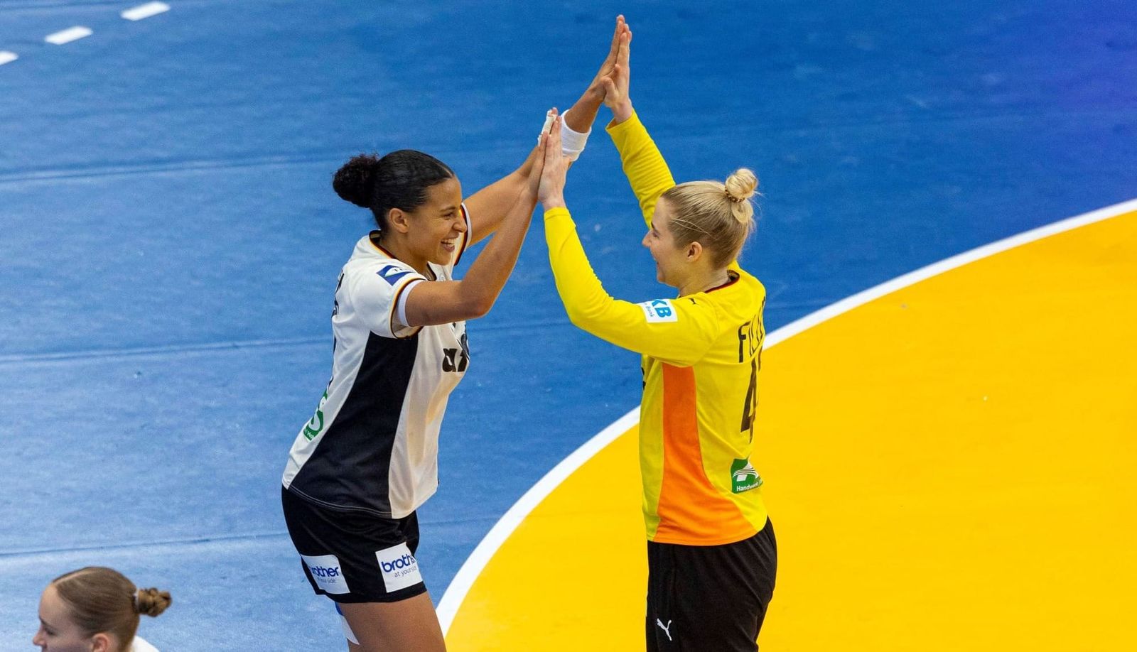 "Keinen Zentimeter vom Gas": DHB-Frauen bleiben gierig