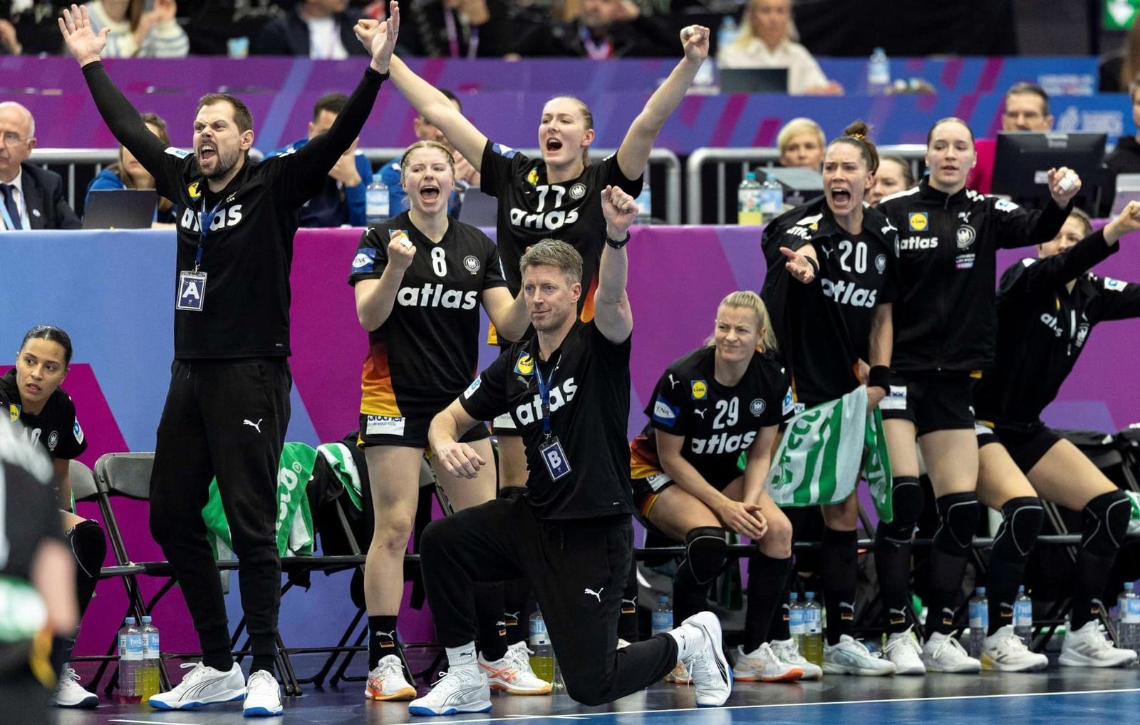 HBL schwärmt, Bitter frohlockt: Handball-Deutschland fiebert mit DHB-Frauen