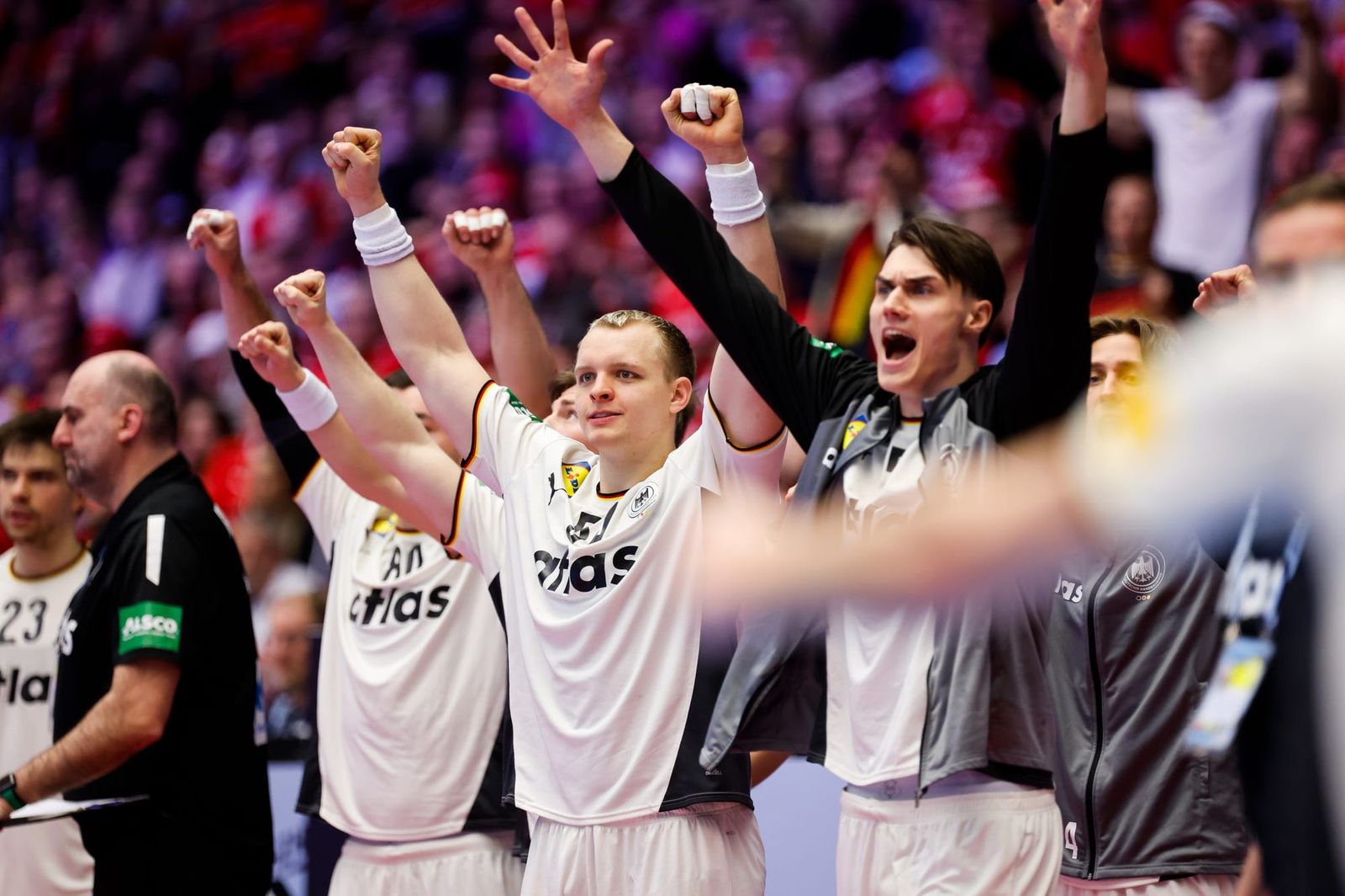 Knorr schürt Gold-Träume: Handballer im EM-Halbfinale