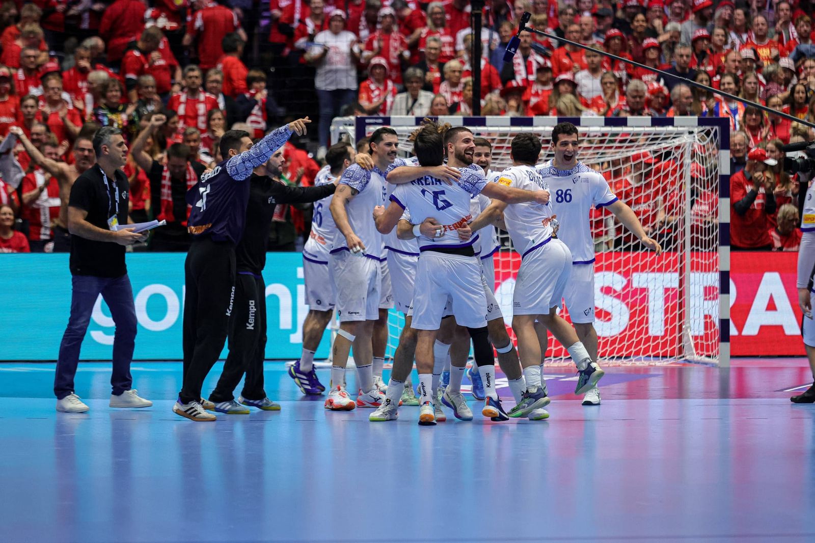 Auftakt gegen das Sensationsteam